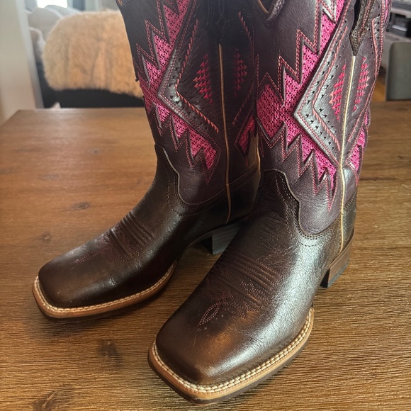 NWB  ARIAT WOMEN'S SIENNA VENTTEK 360 CHOCOLATE CHIP SQUARE TOE BOOT - Picture 6 of 15